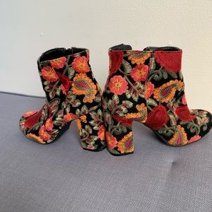 MIA-Floral booties